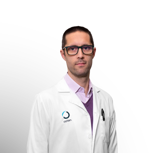 Dr. José Ángel García Blanco, traumatólogo en Clínica Osten Sevilla