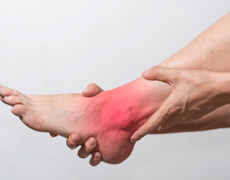 Tratamiento integral de la patología ortopédica y traumatológica del pie y tobillo con las técnicas más avanzadas disponibles en la actualidad.